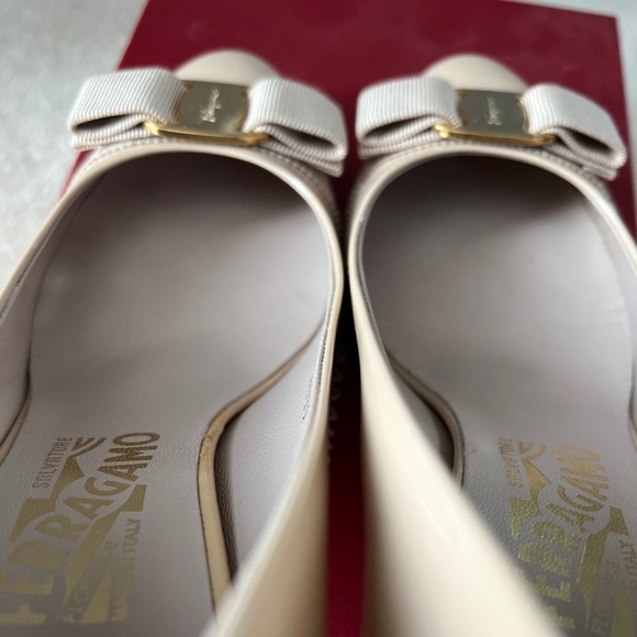 Authentic Salvatore Ferragamo Vara Bow Pump Shoe Size 8 - Picture 7 of 10